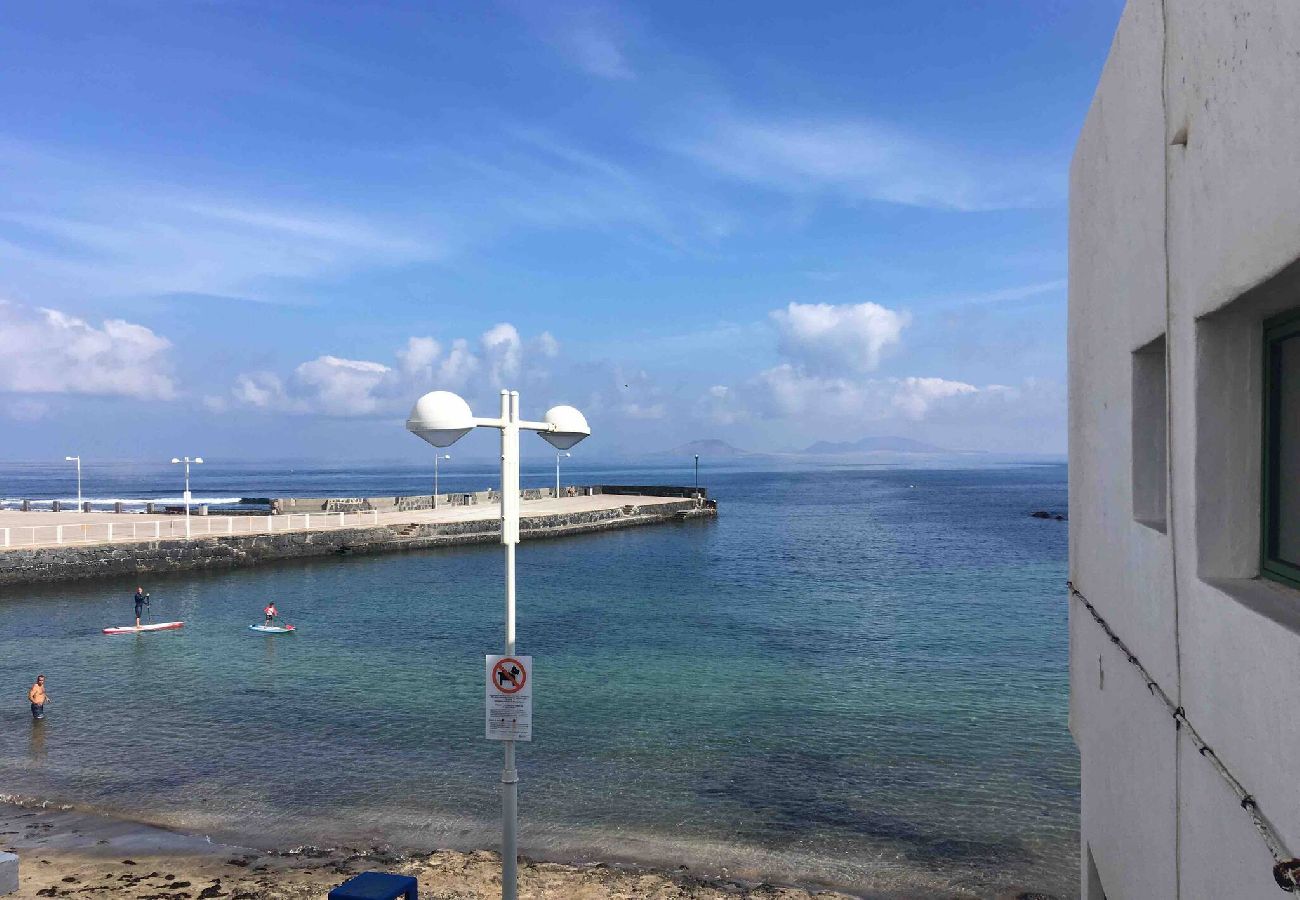 Apartamento en  Famara - Caleta de Famara. Primera línea de Playa!