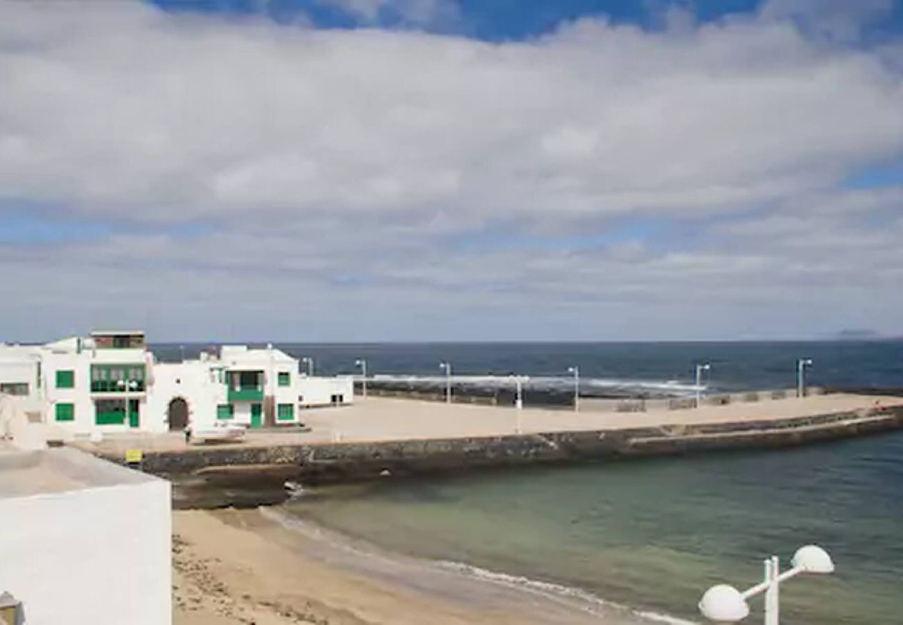 Apartamento en  Famara - Caleta de Famara. Primera línea de Playa!