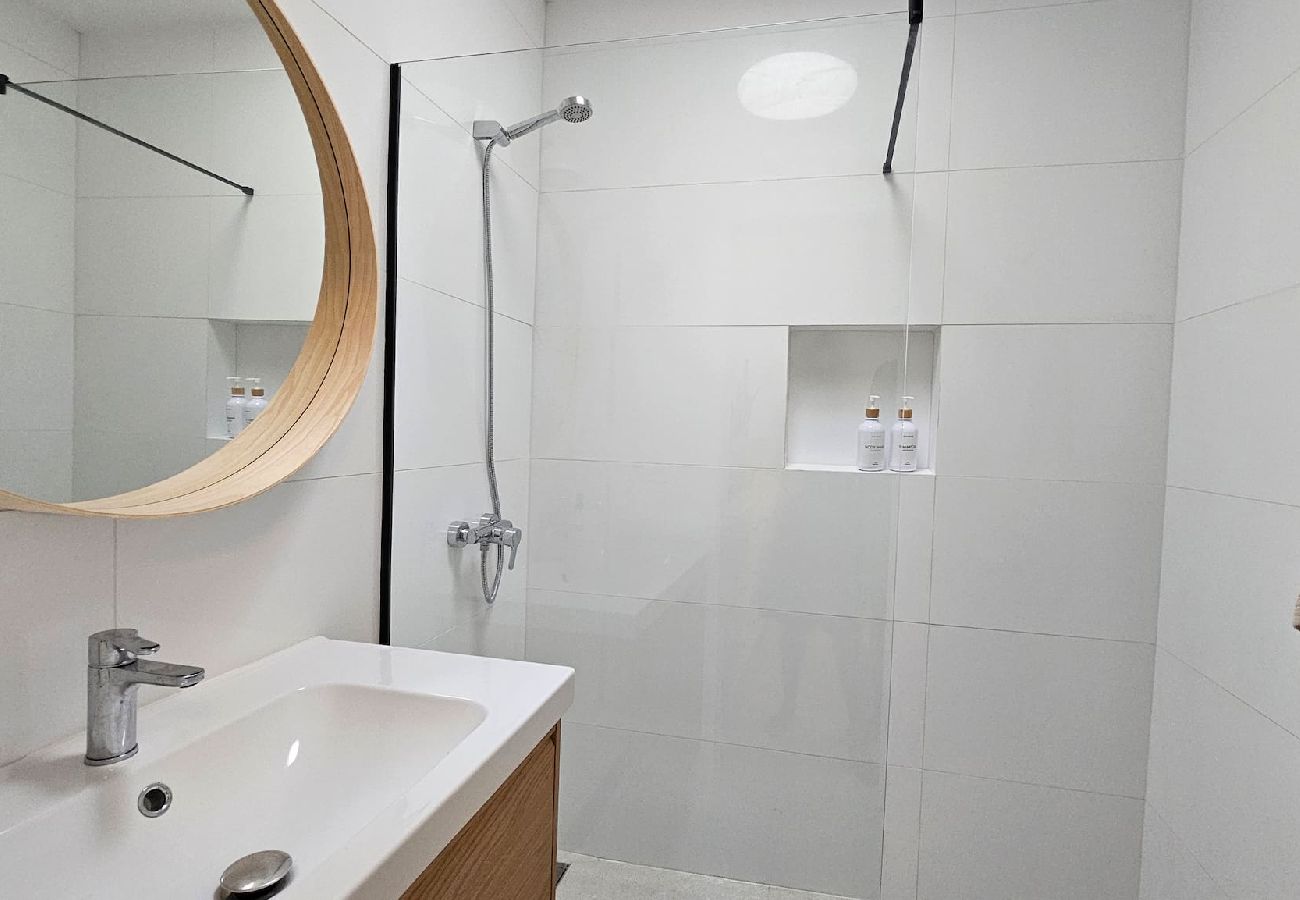 Apartamento en  Famara - Caleta de Famara.  Primera línea de playa con balcón!