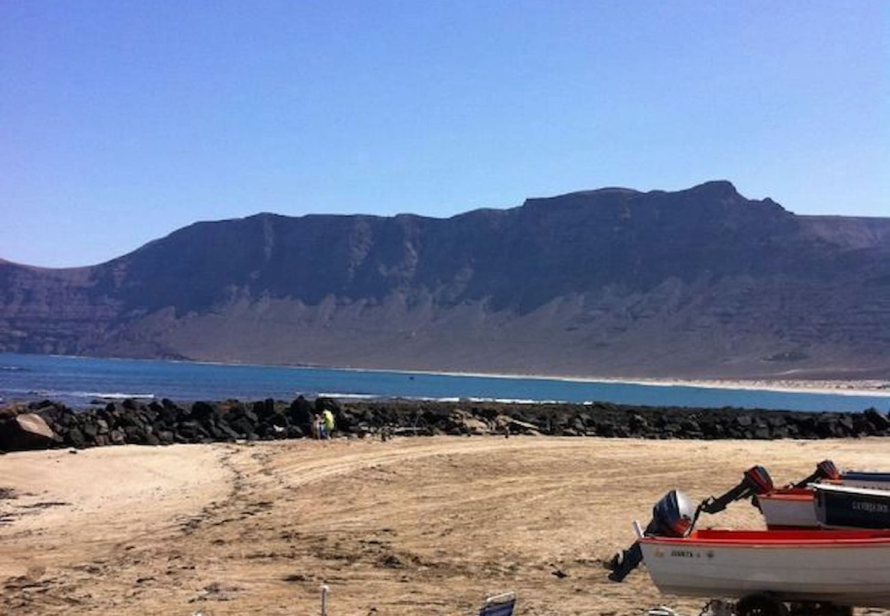 Ferienwohnung in  Famara - Caleta de Famara. Strandlage mit Balkon!