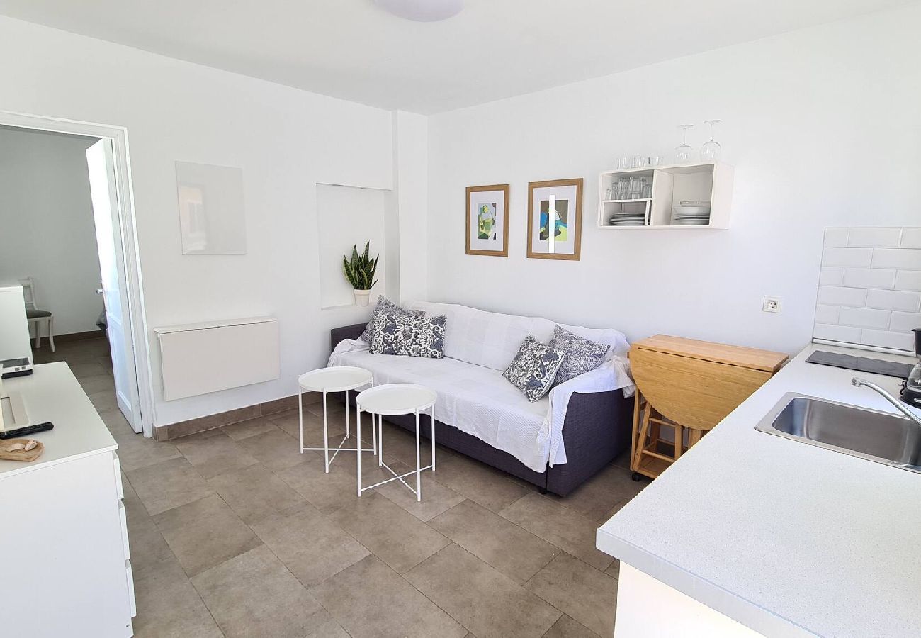 Apartment in Arrecife - Arrecife. Central apartment with terrace!