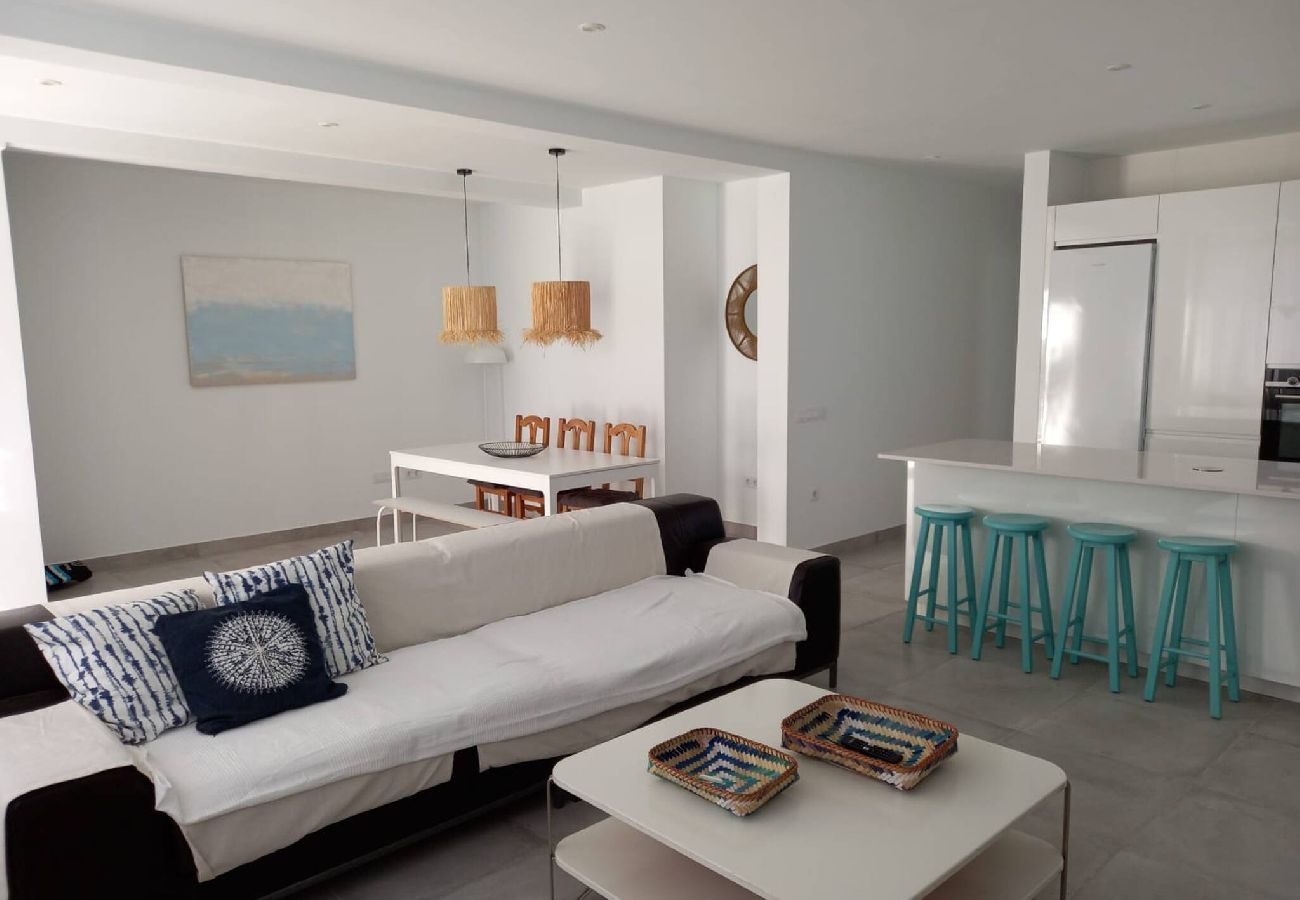 House in  Famara - Caleta de Famara. Cosy and spacious house!