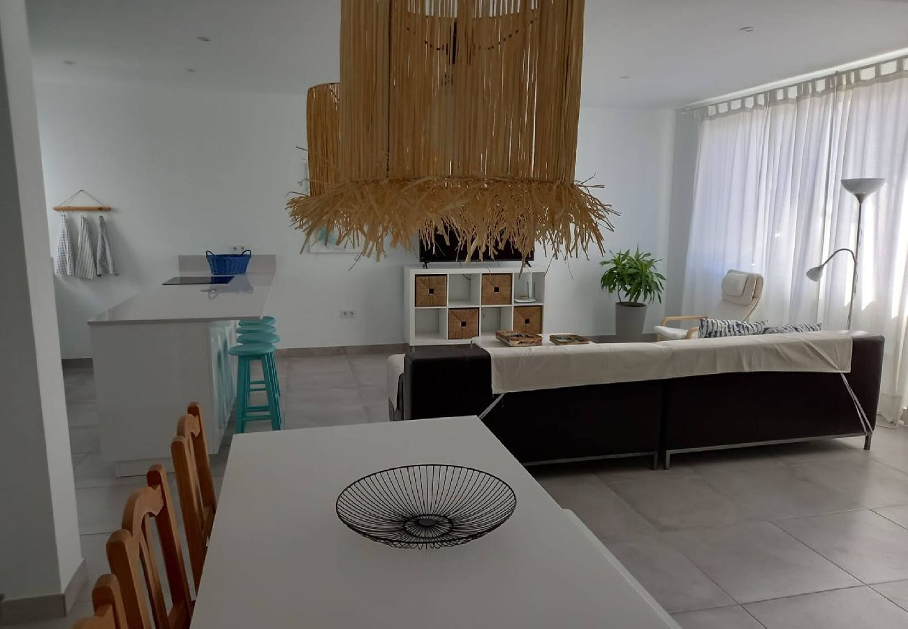 House in  Famara - Caleta de Famara. Cosy and spacious house!