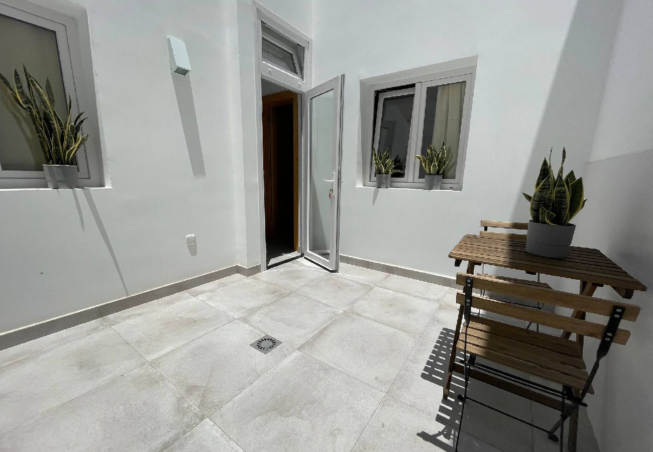 House in  Famara - Caleta de Famara. Cosy and spacious house!