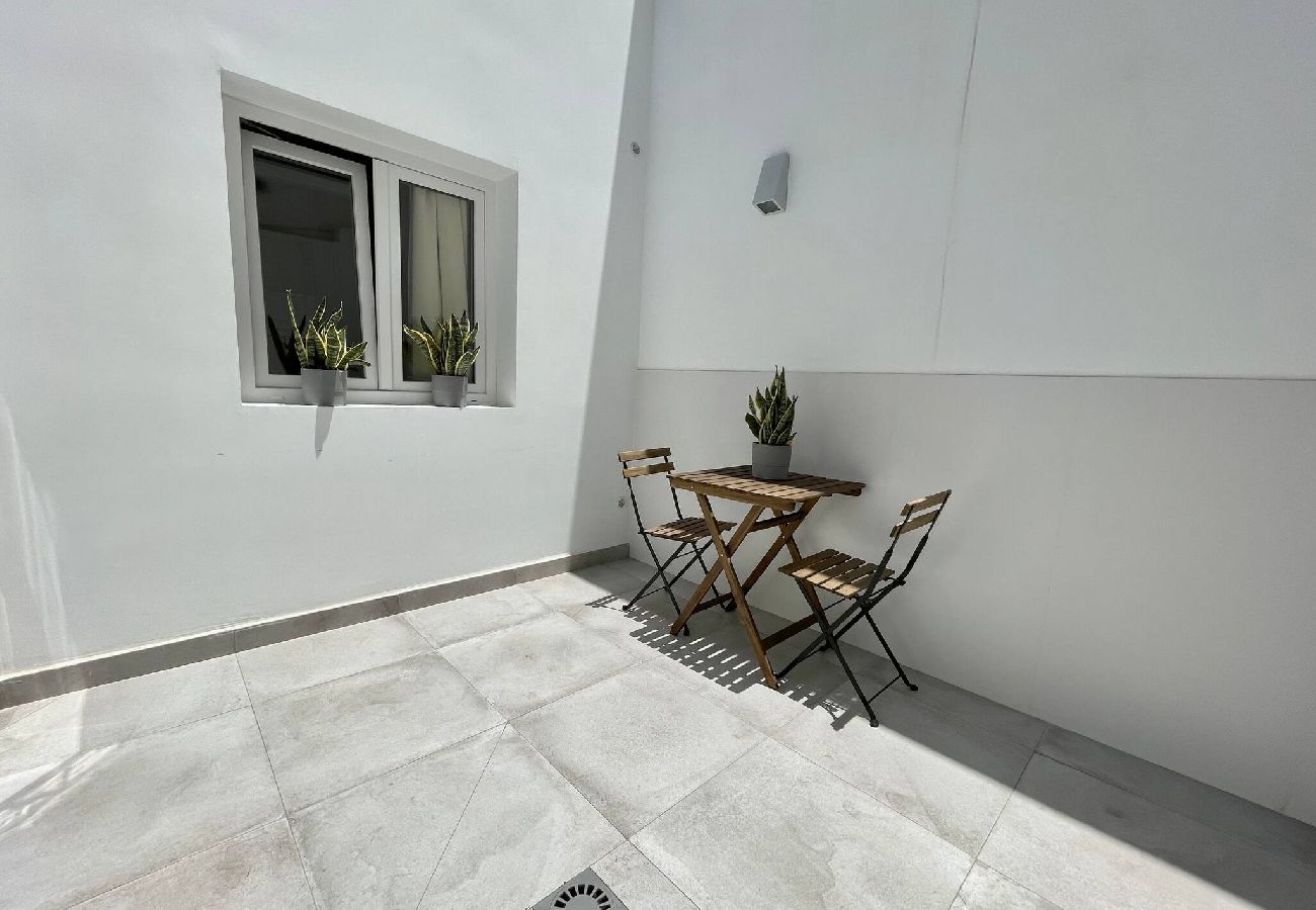 House in  Famara - Caleta de Famara. Cosy and spacious house!