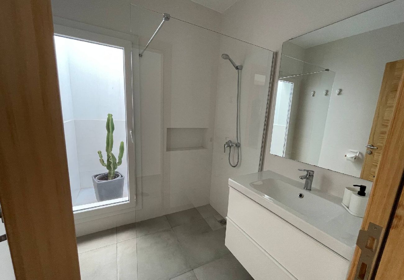 House in  Famara - Caleta de Famara. Cosy and spacious house!