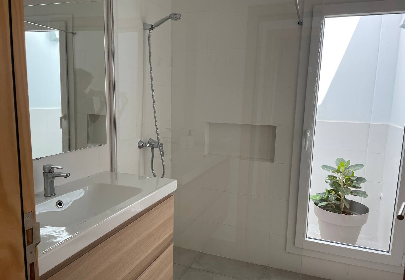 House in  Famara - Caleta de Famara. Cosy and spacious house!