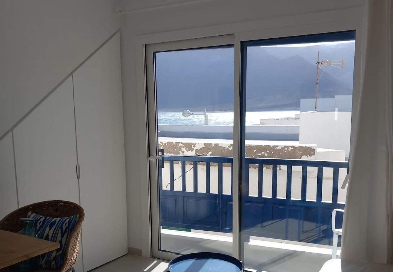 Apartment in  Famara - Caleta de Famara. Beachfront property with balcony!