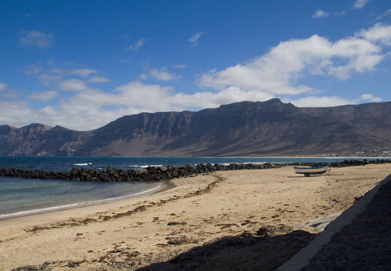 Apartment in  Famara - Caleta de Famara. Beachfront property with balcony!