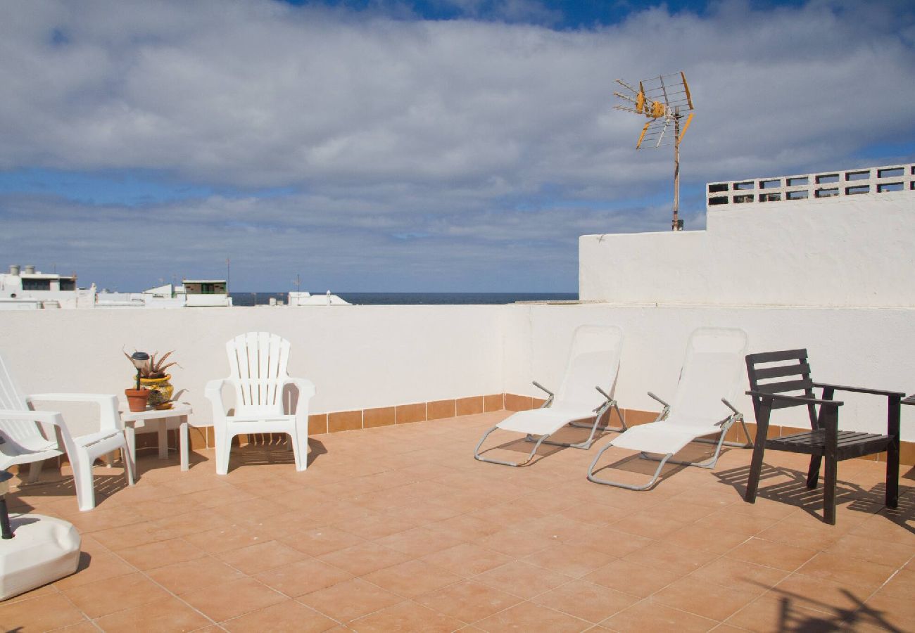 Apartment in  Famara - Caleta de Famara. Beachfront property with balcony!