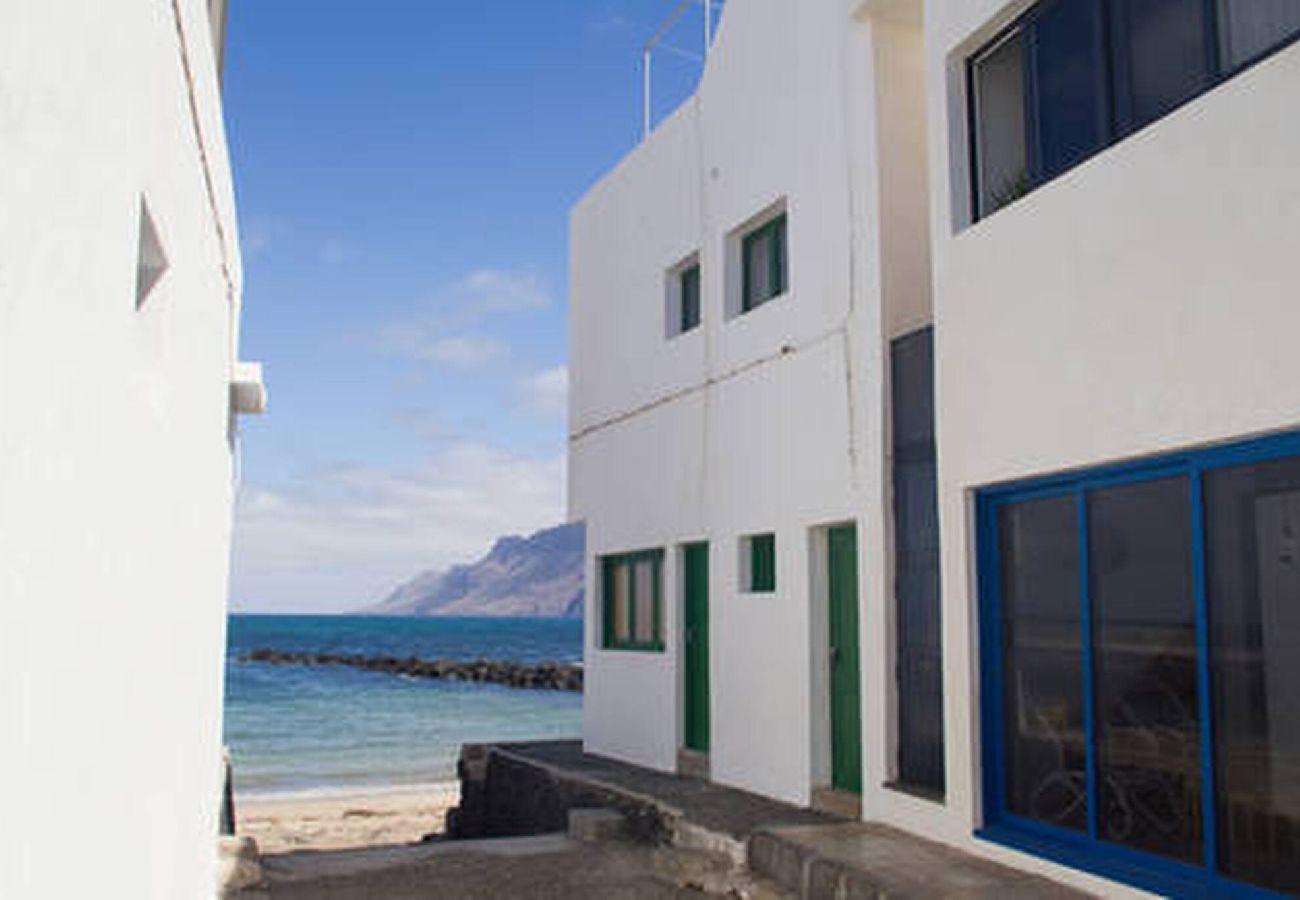 Appartement à  Famara - Caleta de Famara. En première ligne de plage !