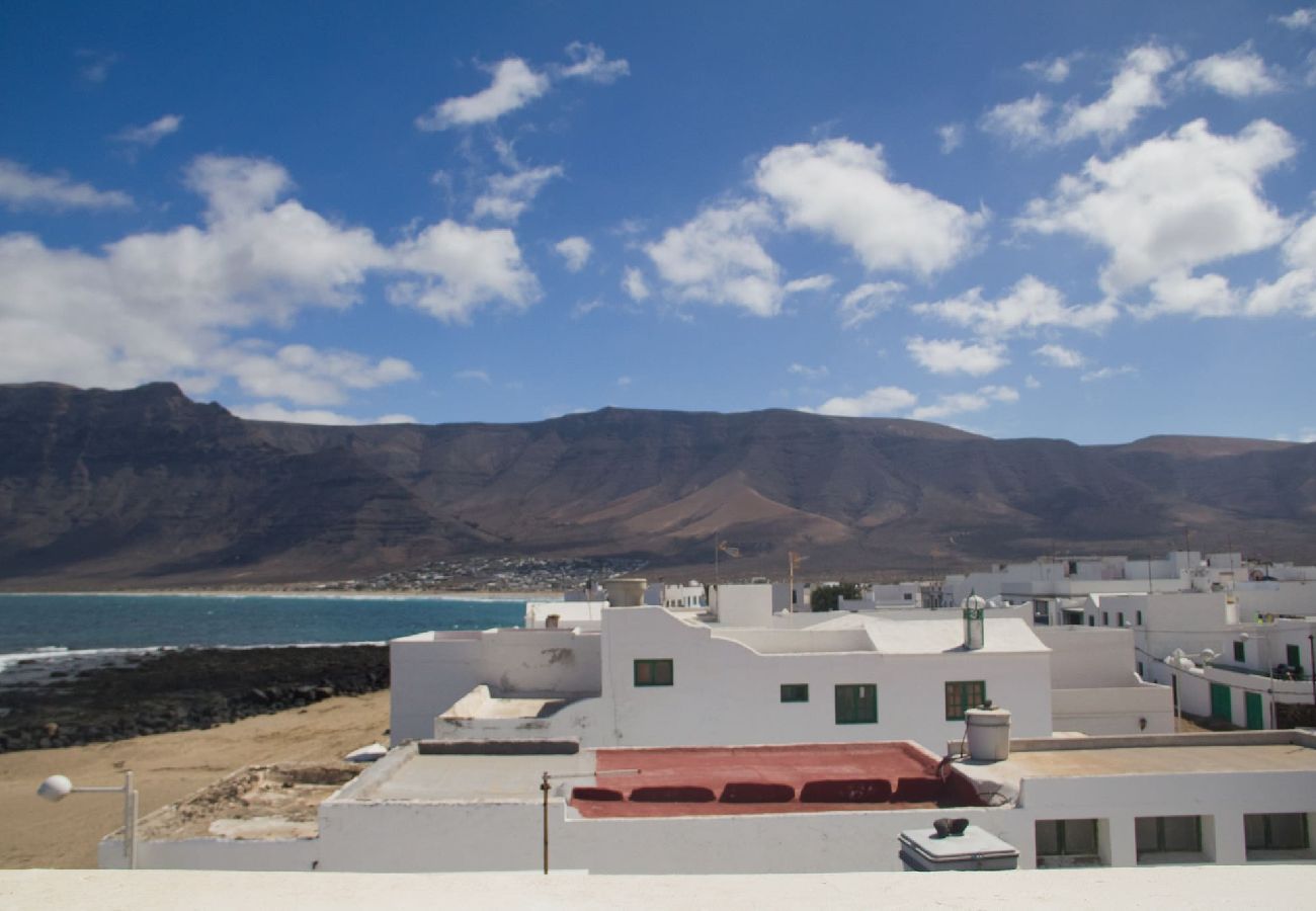 Appartement à  Famara - Caleta de Famara. En première ligne de plage avec balcon !