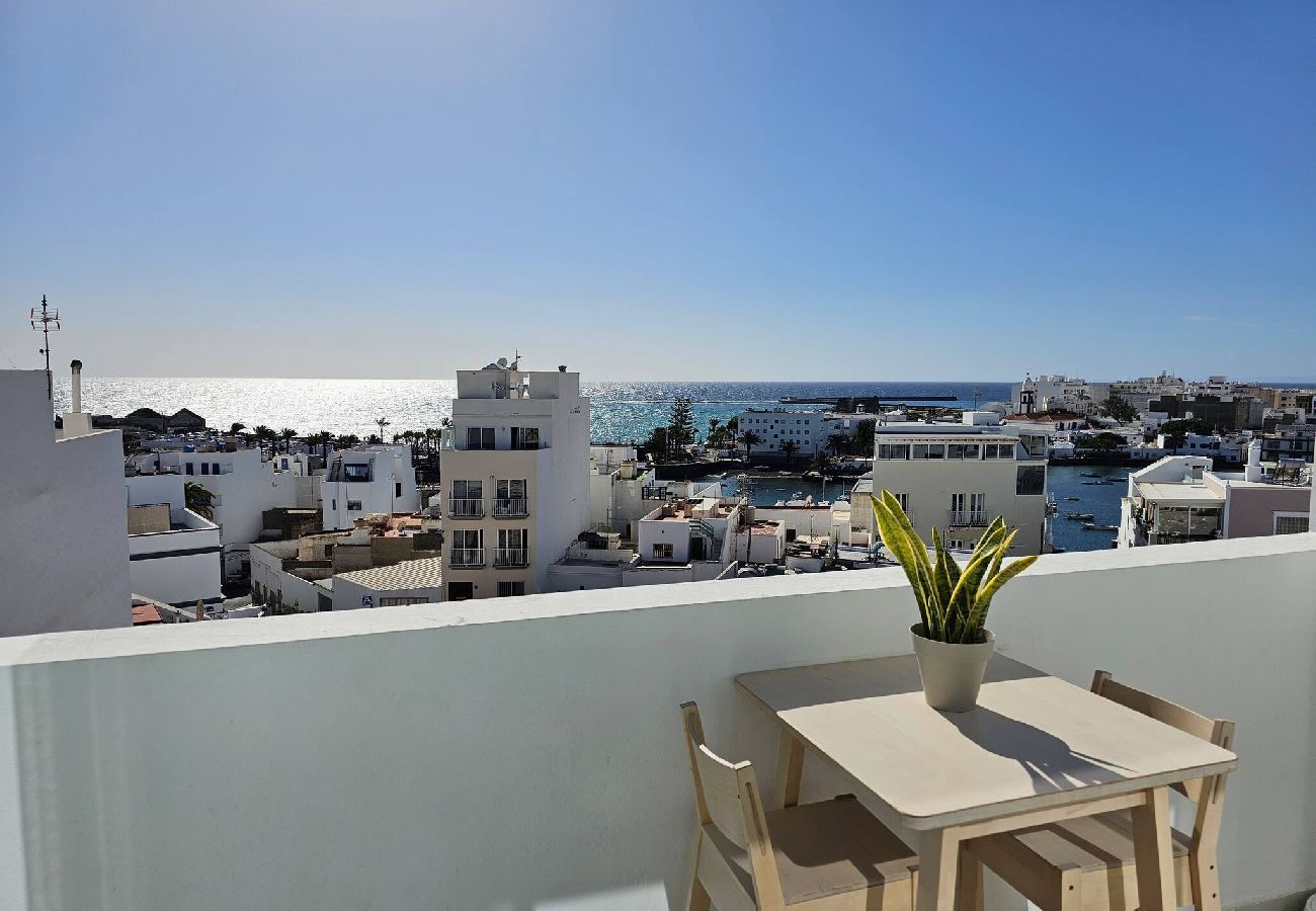 Appartamento a Arrecife - El Charco de San Ginés. Attico con vista sul mare!