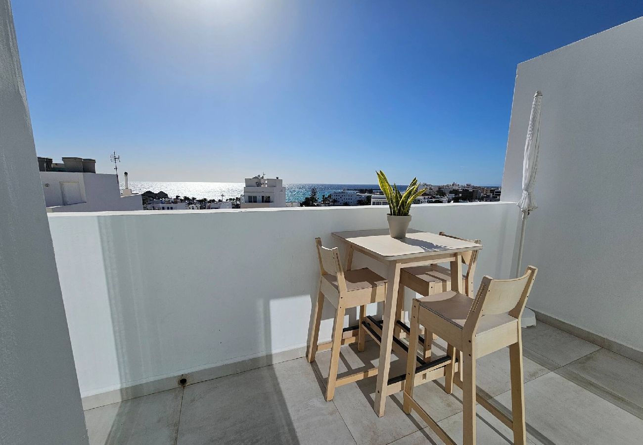 Appartamento a Arrecife - El Charco de San Ginés. Attico con vista sul mare!