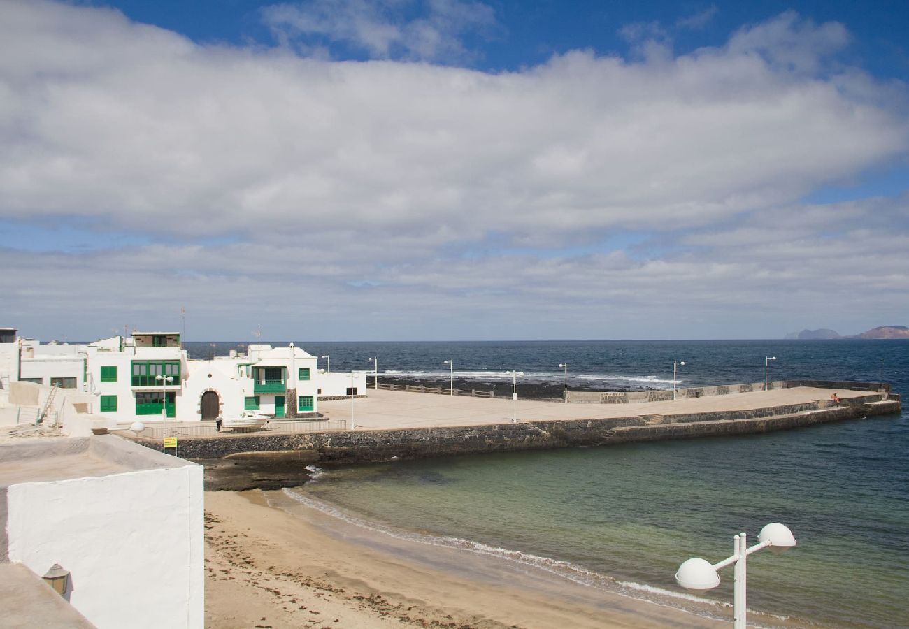 Appartamento a  Famara - Caleta de Famara. Prima linea sul mare con balcone!
