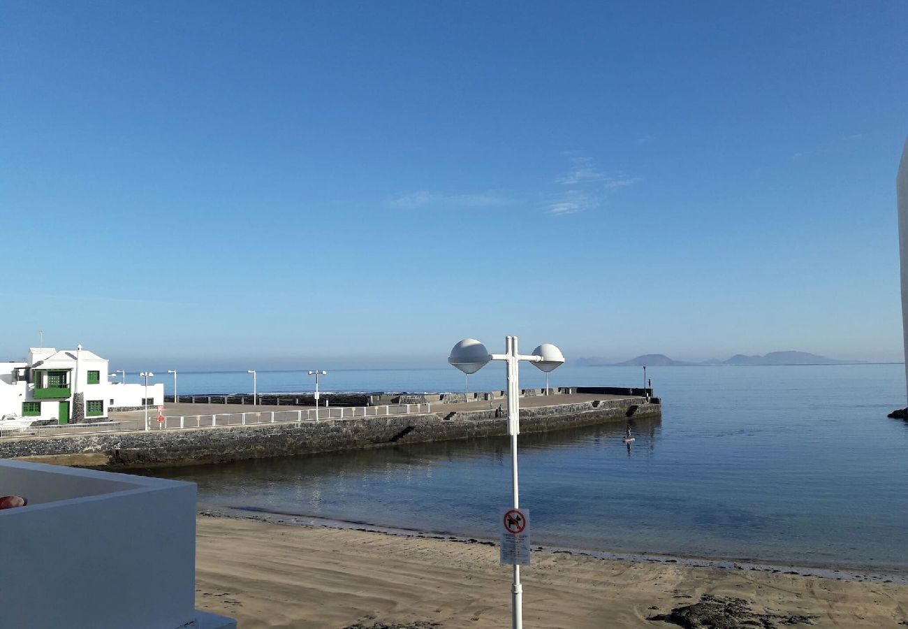 Appartamento a  Famara - Caleta de Famara. Prima linea sul mare con balcone!